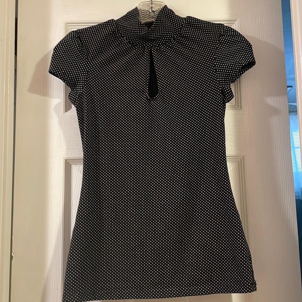 Express Keyhole cut out 🤍 high neck XS top